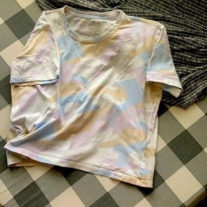 Hollister Must-Have Collection size M cropped tee. Perfect length 100%cotton